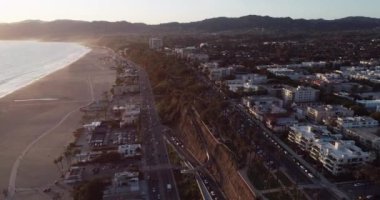 Santa Monica, Los Angeles, Kaliforniya 'da günbatımı. İHA