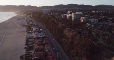 Santa Monica, Los Angeles, Kaliforniya 'da günbatımı. İHA