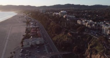 Santa Monica, Los Angeles, Kaliforniya 'da günbatımı. İHA