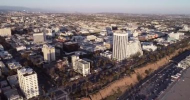 Santa Monica, Los Angeles, Kaliforniya 'da günbatımı. İHA