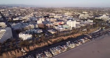 Santa Monica, Los Angeles, Kaliforniya 'da günbatımı. İHA