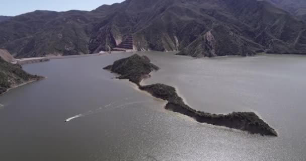 Pyramid Lake California Reservoir Formed Pyramid Dam Piru Creek Eastern — Αρχείο Βίντεο