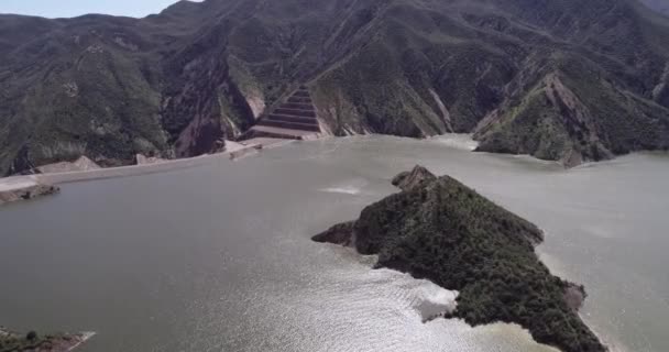 Piramis Kaliforniában Egy Víztározó Melyet Piru Patak Gát Alakított San — Stock videók
