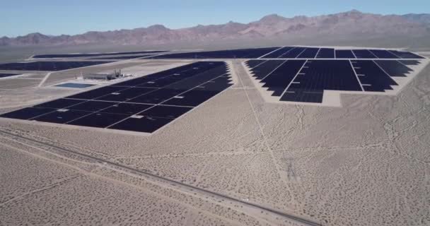 Solpanel Naturen Nevada Producerar Grön Miljövänlig Energi Från Den Inställningssolen — Stockvideo