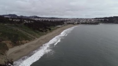 San Francisco, California 'daki Baker Sahili. Arka planda Deniz Uçurumu Bölgesi. ABD. İHA.