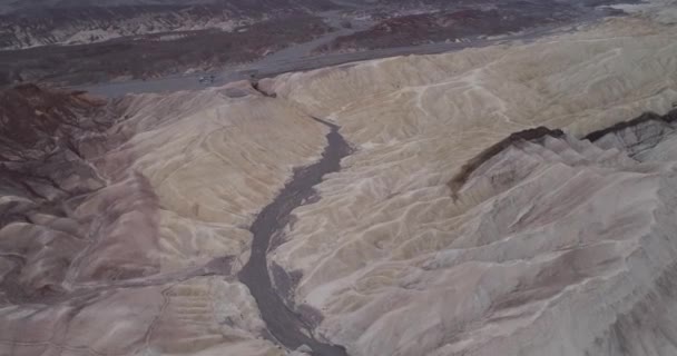 Zabriskie Point Death Valley Califórnia Eua Montanhas Deserto Fundo Drone — Vídeo de Stock