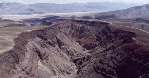 Widok Ojca Crowleya Dolinie Śmierci Kalifornia Usa Góry Tle Dron — Wideo stockowe