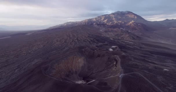 Ölüm Vadisi Nde Altın Saat Işığı Güzel Ubehebe Krateri Kaliforniya — Stok video
