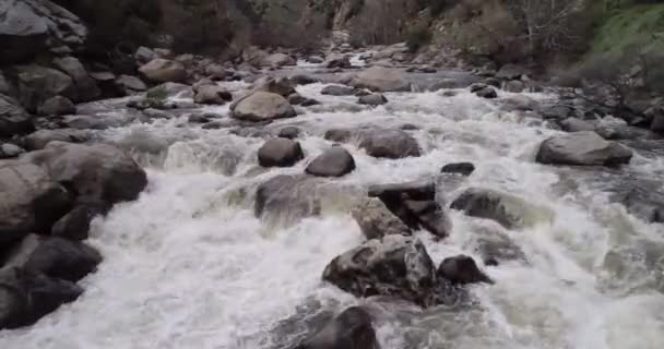 Kern River Cow Flat Creek California Usa Rocks Stones Flowing — Stock Video