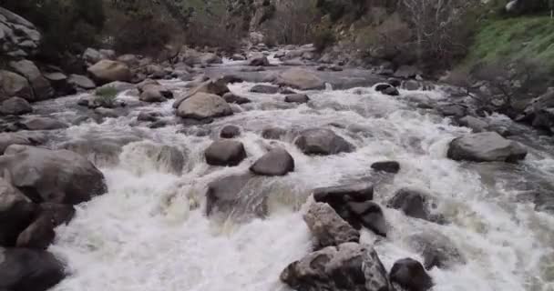 Kern River Cow Flat Creek Tamam Kaliforniya Abd Kayalar Taşlar — Stok video