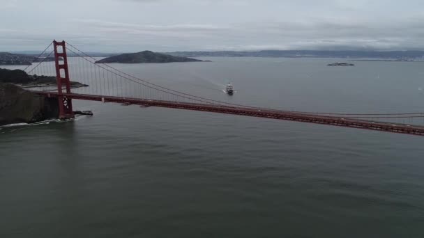 Golden Gate Bridge San Francisco Kalifornien Molnigt Himmel Alcatraz Island — Stockvideo