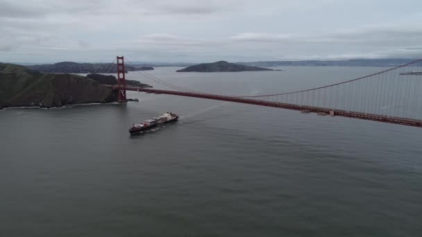 Golden Gate Bridge San Francisco Kalifornien Bewölkter Himmel Alcatraz Island — Stockvideo