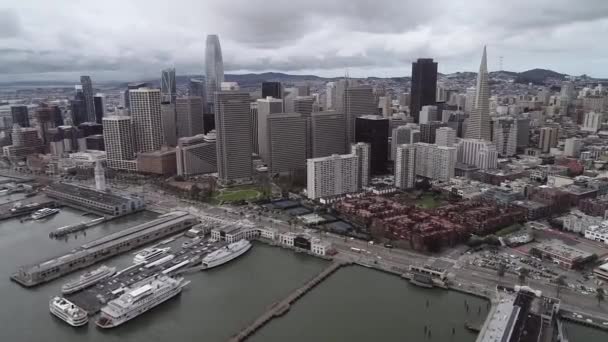 旧金山的Embarcadero 旧金山市旧金山市旧金山港口的码头 东岸和公路 — 图库视频影像