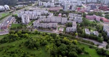 Litvanya, Vilnius İş Bölgesi. İş Binası Üzerine Luminor Banka Binası ve Adı.