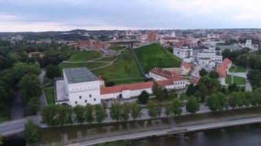 Litvanya, Vilnius İş Bölgesi. İş Binası Üzerine Luminor Banka Binası ve Adı.