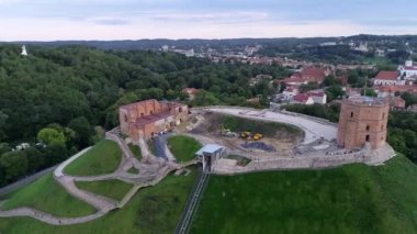 Litvanya, Vilnius İş Bölgesi. İş Binası Üzerine Luminor Banka Binası ve Adı.