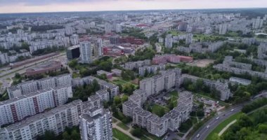 Litvanya, Vilnius İş Bölgesi. İş Binası Üzerine Luminor Banka Binası ve Adı.