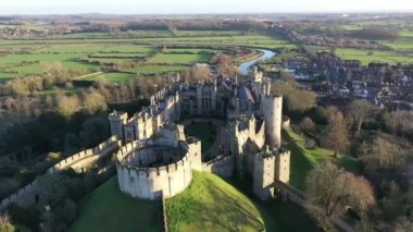Arundel Kalesi, Arundel, Batı Sussex, İngiltere, Birleşik Krallık. Kuş Gözü Manzarası. Arka bahçe