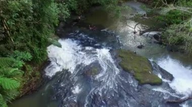 Koror 'da Ngatpang Şelalesi. Su ve Orman. İHA.