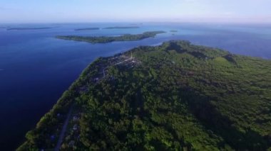 Palau ve Peleliu Adası 'nın arka planında Cityscape var. İHA.