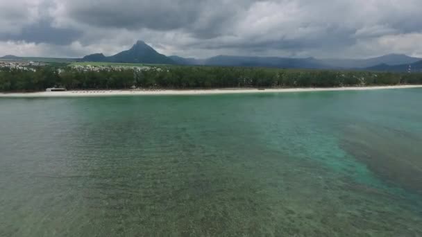 인도양 마우리 인도양 연안에 위치한다 배경의 구름낀 — 비디오