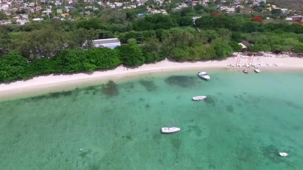 Mauritius Och Albion Beach Yachts Och Människor Bakgrunden Sandstrand Och — Stockvideo