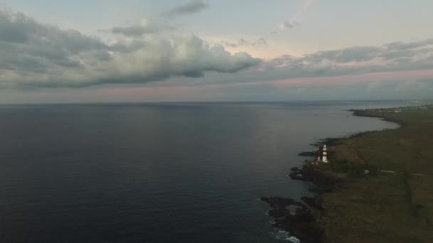 毛里求斯岛和岩石海岸线为背景 后面的灯塔 Phare Albion — 图库视频影像
