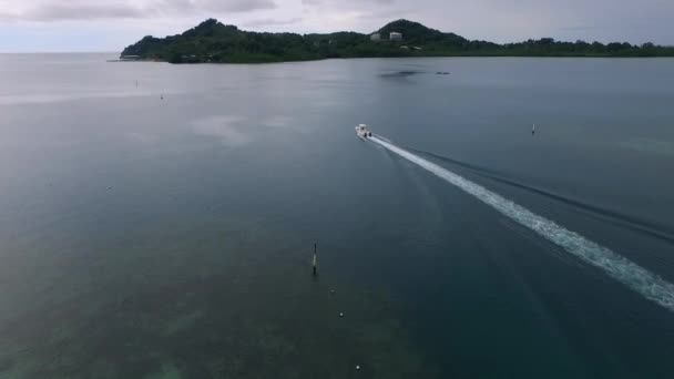 Barco Paisaje Marino Isla Koror Palaos Isla Meyungs Segundo Plano — Vídeo de stock