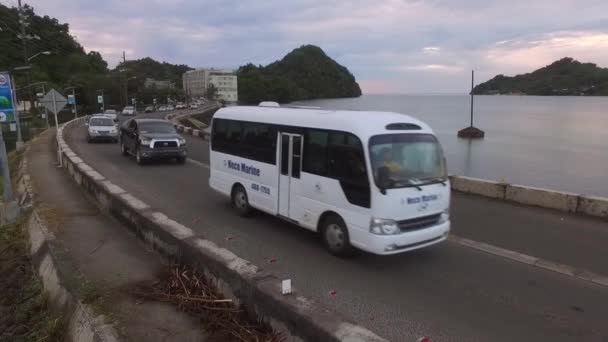 Isla Koror Palau Tráfico Nocturno Diario Puente Malakal Drone — Vídeos de Stock