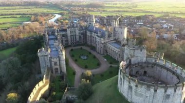 Arundel Kalesi, Arundel, Batı Sussex, İngiltere, Birleşik Krallık. Kuş Gözü Manzarası. İç Avlu