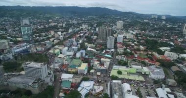 Gökdelenleri ve Yerel Mimarisi olan Cebu Şehri Şehri. Filipinler. Filipinler 'in Merkez Visayas bölgesinde yer alır. 4k İHA
