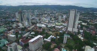Gökdelenleri ve Yerel Mimarisi olan Cebu Şehri Şehri. Filipinler. Filipinler 'in Merkez Visayas bölgesinde yer alır. 4k İHA