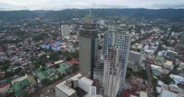 Gökdelenleri ve Yerel Mimarisi olan Cebu Şehri Şehri. Filipinler. Filipinler 'in Merkez Visayas bölgesinde yer alır. 4k İHA