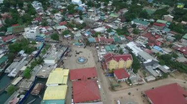 Coron Cityscape ve Seashore in Background. Palawan, Filipinler. Arka planda Yerel Mimarlık. İHA