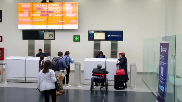 Internationaler Flughafen Mexiko Benito Juarez Abflugbereich Mit Boarding People Nach — Stockvideo