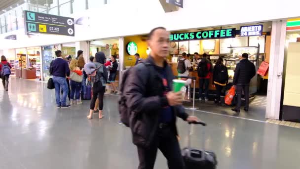 Международный Аэропорт Мексики Бенито Хуарес Зона Вылета Пассажирами Starbuck Coffee — стоковое видео