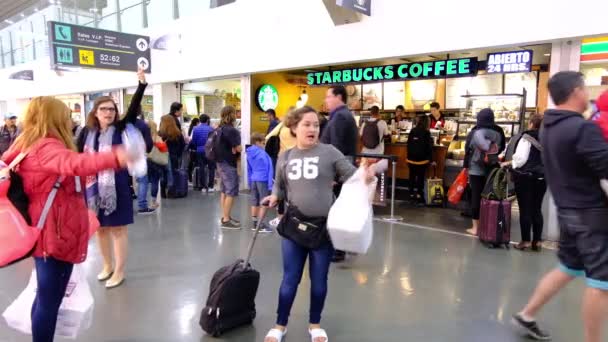 Nemzetközi Mexikó Benito Juarez Repülőtér Indulási Terület Utasokkal Starbuck Kávé — Stock videók