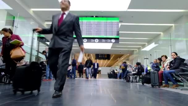 Internationaler Flughafen Mexiko Benito Juarez Abflugbereich Mit Menschen Die Auf — Stockvideo
