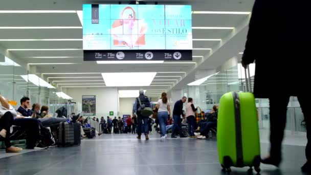 Internationella Mexiko Benito Juarez Flygplats Avgångsområde Med Folk Som Väntar — Stockvideo