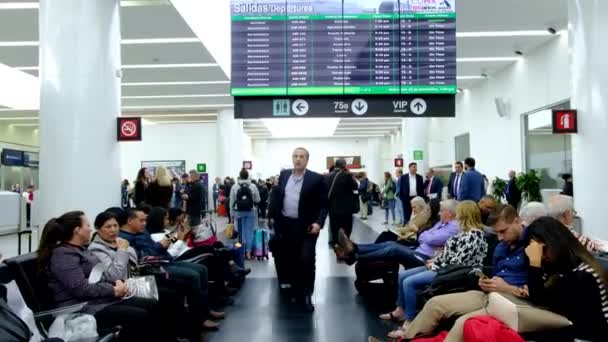 Aeropuerto Internacional México Benito Juárez Zona Salida Con Pantallas Personas — Vídeos de Stock
