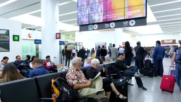 Aéroport International Mexico Benito Juarez Aire Départ Avec Écrans Personnes — Video