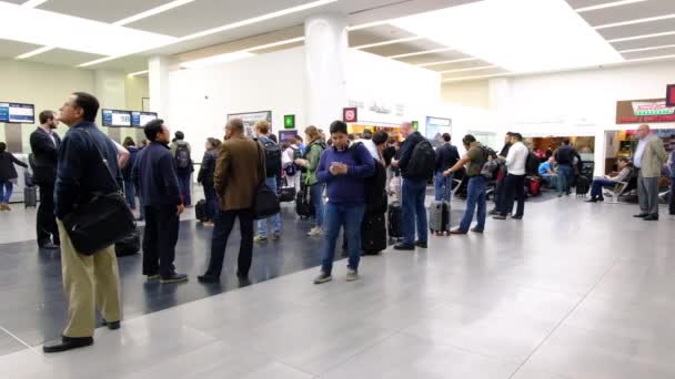 Uluslararası Meksika Benito Juarez Havaalanı Kalkış Alanı Ekranları Binmeyi Bekleyen — Stok video