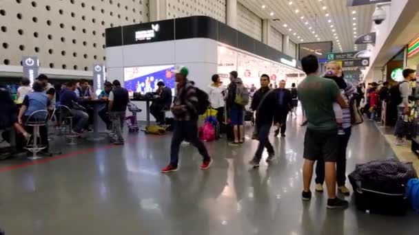Internationella Mexiko Benito Juarez Flygplats Avgångsområde Med Skattefria Butiker Och — Stockvideo