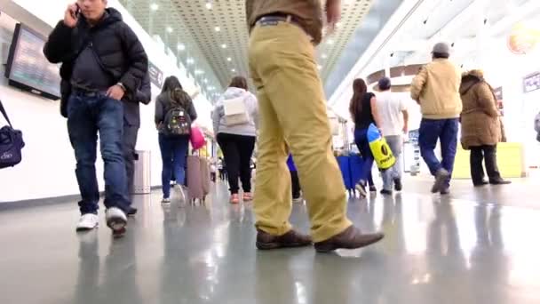 Mensen Lopen Rond Internationale Luchthaven Van Mexico Benito Juarez Vertrekgebied — Stockvideo