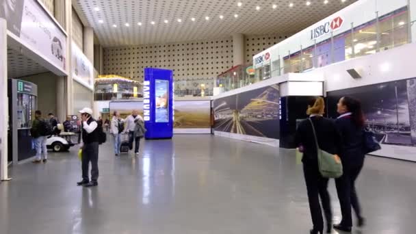 Människor Vandrar Runt Internationella Mexiko Benito Juarez Flygplats Avgångsområde Och — Stockvideo