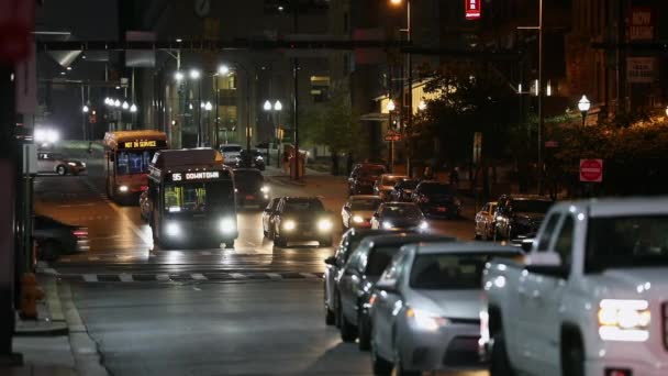 巴尔的摩夜市街每日交通及街灯背景 马里兰州 — 图库视频影像