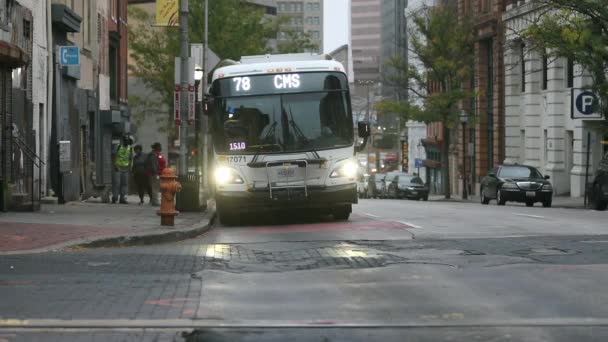 ボルチモアMtaシティリンクバスCmsを背景に バスはメリーランド交通局が運行している メリーランド州 — ストック動画