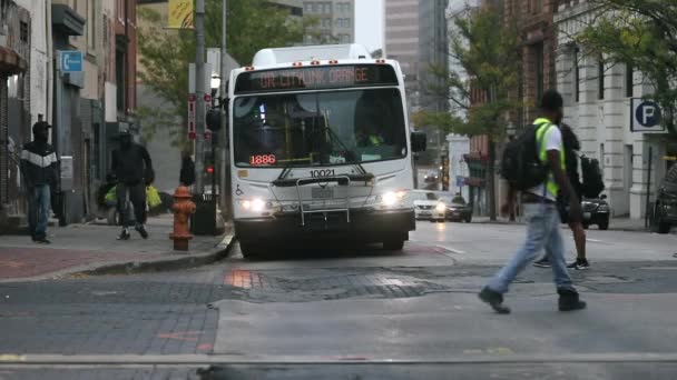 Baltimore Traffic Mta Citylink Orange Bus Háttérben Buszokat Maryland Transit — Stock videók