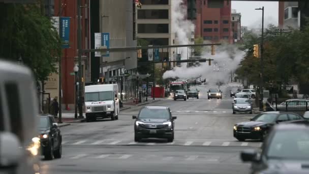 Tráfego Baltimore City Street Tubos Vapor Segundo Plano Arquitetura Estado — Vídeo de Stock