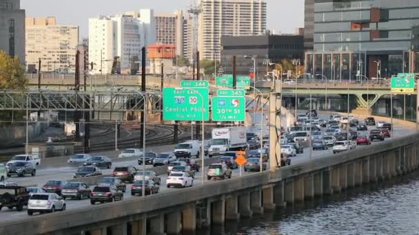 Filadelfia Cityscape Traffic Rzeka Tle Pensylwania — Wideo stockowe